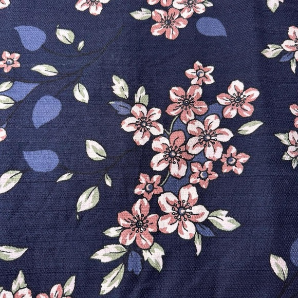 Ann Taylor LOFT Cherry Blossom Double Slit Pencil Skirt | Size 10 - Picture 3 of 9